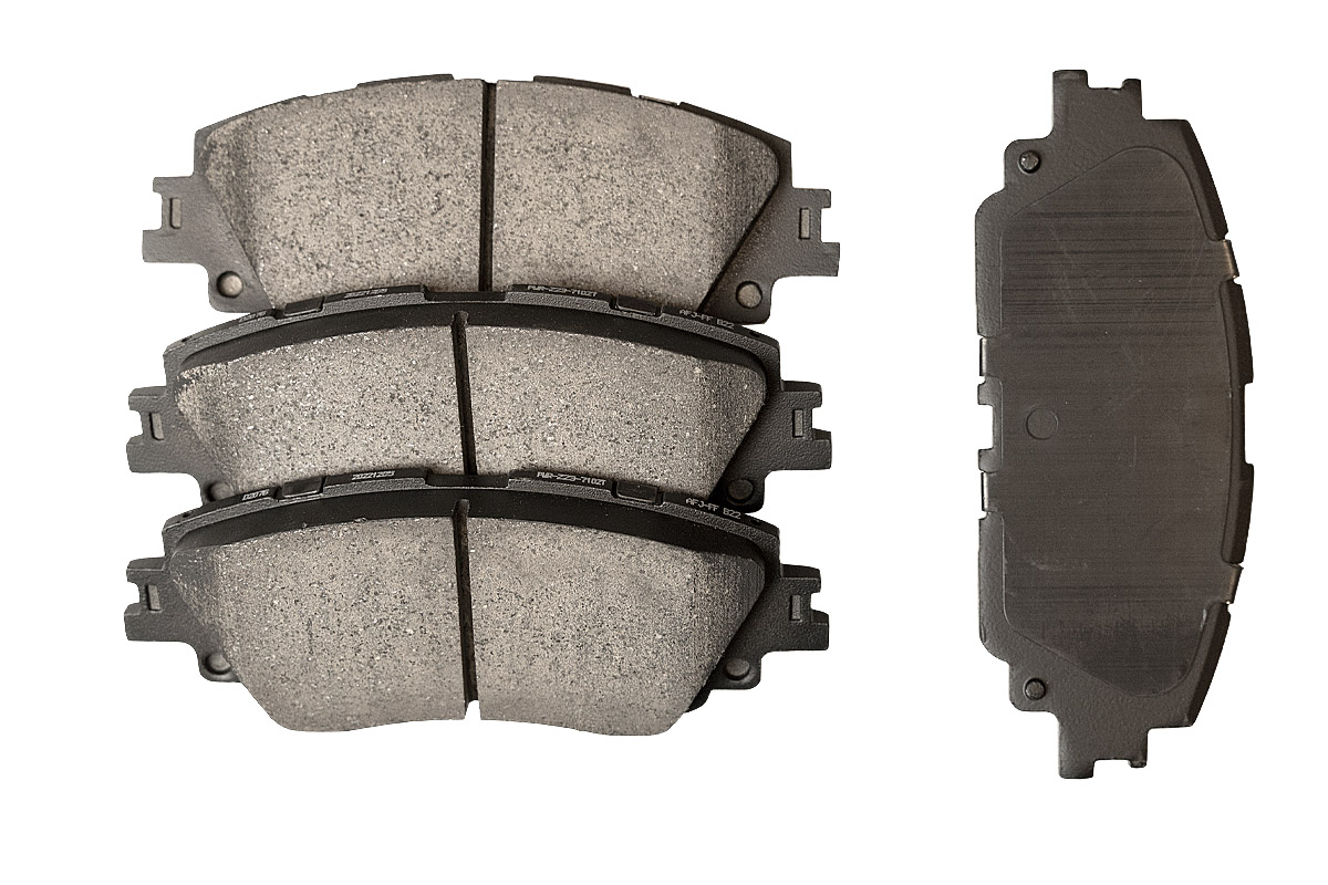 Передние керамические колодки Evolution Sport Z23 для Lexus ES VII, UX, Toyota Camry (XV70), RAV4 (XA50)