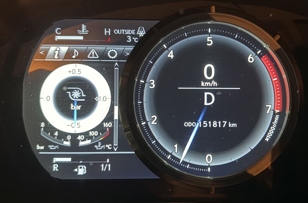 lexus8x1_40.jpg